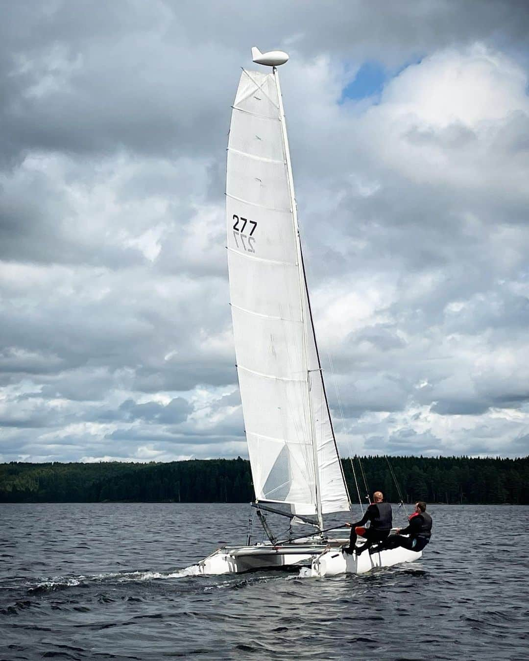 ルーベン・ブロマールトさんのインスタグラム写真 - (ルーベン・ブロマールトInstagram)「What an awesome experience in 🇸🇪  @staf_coppens @camp__grinsby #campgrinsby #sailing #camping #sweden」7月7日 16時24分 - rubenblommaert