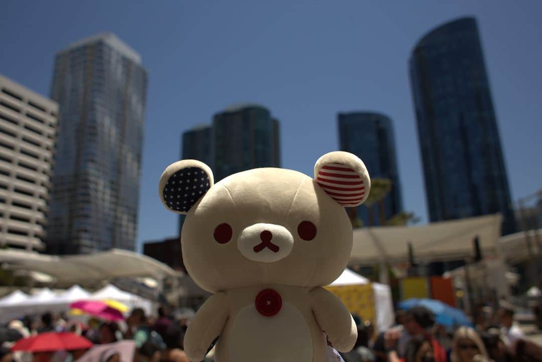 Rilakkuma US（リラックマ）さんのインスタグラム写真 - (Rilakkuma US（リラックマ）Instagram)「Rilakkuma met so many amazing people this weekend in San Francisco! We can’t wait to see who we’ll meet at our next stop on the 20th Anniversary USA Tour: Seattle!  #rilakkumaus #rilakkuma #sanx #kawaii #リラックマ #サンエックス #rilakkumaUStour #rilakkuma20 #Rilakkuma_USATour #リラックマ20周年」7月8日 3時18分 - rilakkumaus