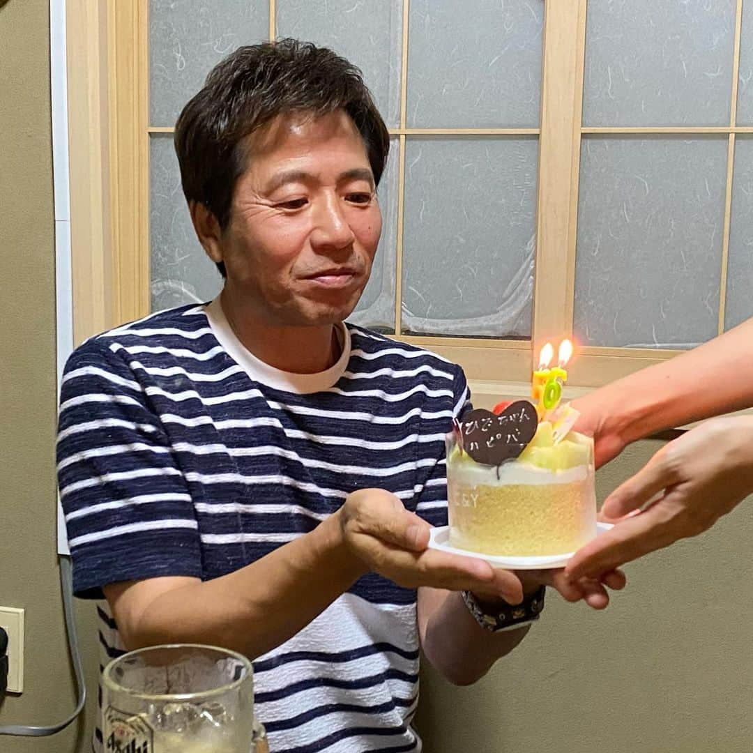 新山大のインスタグラム：「ひでちゃんハピバ🎉🎂  #横山ひでき #生誕祭 #56歳 #ラッキー水泳部」