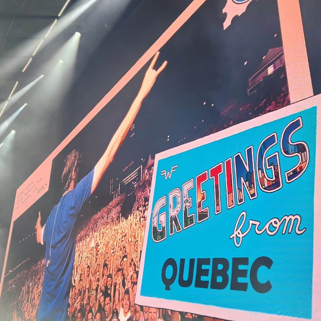 リヴァース・クオモのインスタグラム：「Québec, QC 7-6-23. You brought the heat last night. All 65,000 of you. Merci beaucoup, je vous aime tous.   I was also very fortunate to spend a day off in this gorgeous city. Took a walk around the citadel to the nature trail and down those crazy stairs. Rewarded myself with some ice cream at the end of the day. C'était parfait.」