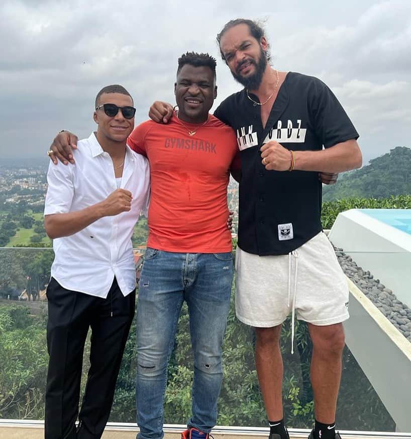 ジョアキム・ノアのインスタグラム：「L’union fait la force mais l’onion fait la sauce 🇨🇲@francisngannou @k.mbappe」