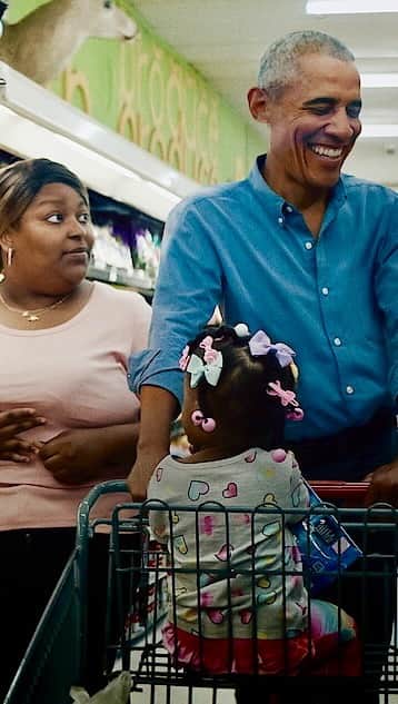 Barack Obamaのインスタグラム：「While filming Working: What We Do All Day, I met Randi — a young woman working as a home care aide and raising her daughter in rural Mississippi. On a trip to the grocery store, Randi and I talked about her job, the challenges she faces, and how she finds purpose. Check out Randi’s story as part of @HigherGroundMedia’s Working: What We Do All Day, now streaming on Netflix.」