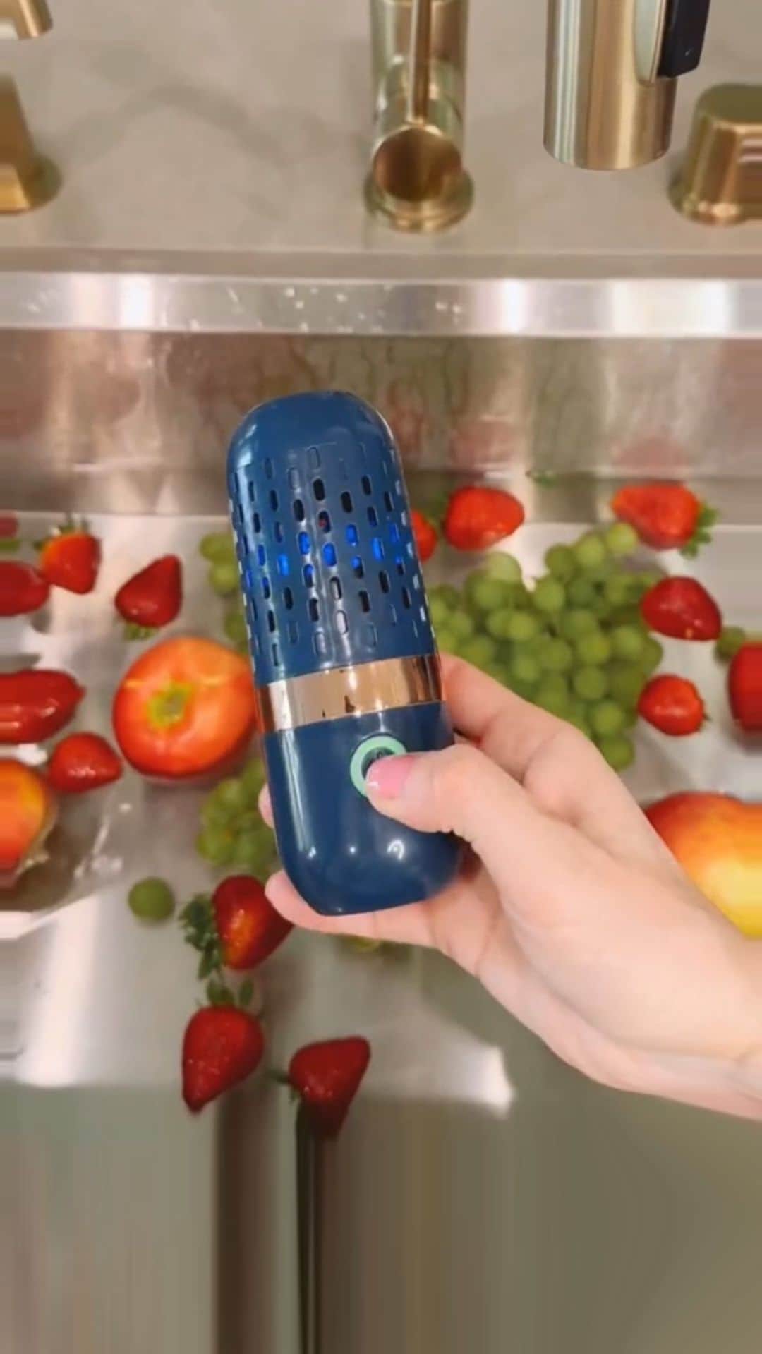 SHEINのインスタグラム：「Step up your snack prep! 🍓💫 Deep clean deliciously and seal the deal with efficiency made easy courtesy of next-level appliances and storage solutions from SHEIN HOME 🍓🍎✨ @lifewithlainee   🔎12109382 12821626 16418199 11218038 14204212  #SHEIN #SHEINforAll #SHEINstyle #fashion #chic #saveinstyle」