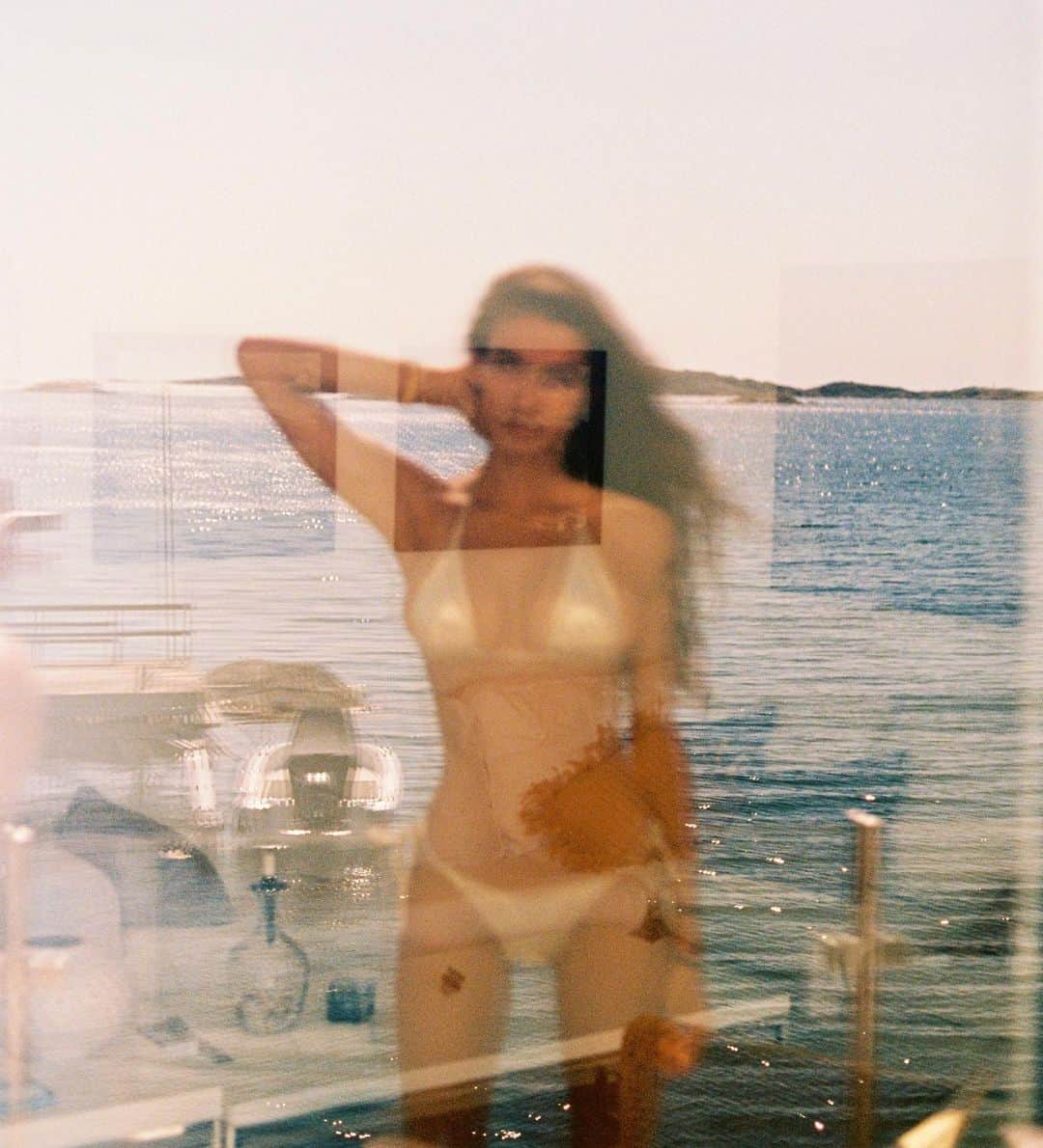 ケリー・ゲイルのインスタグラム：「My face isn’t blurry in the second shot.🤡」