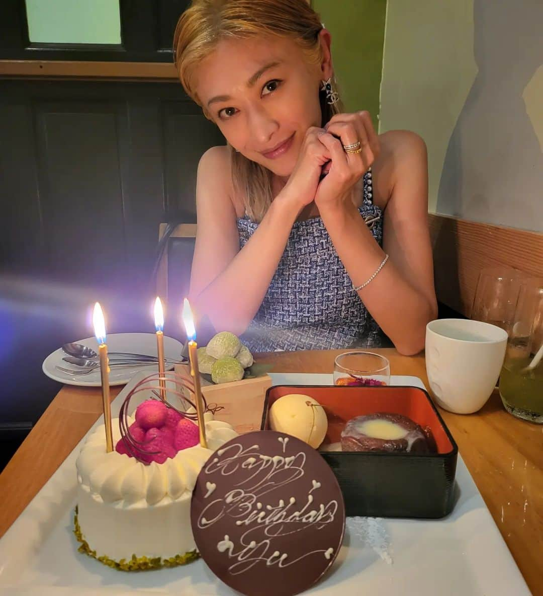 山田優さんのインスタグラム写真 - (山田優Instagram)「７月５日に３９歳になりました!!!! ３０代最後の年になっちゃいました。 あっという間に１年経っていてビックリですが、、、。  毎年の目標。 毎日笑顔でいられるように過ごす♥ は変わらずに、サンキューの気持ちを忘れずに、愛の溢れた１年にしたいと思います❥❥❥❥❥  ３９歳も宜しくお願いします🥰  #birthday #july5th #39yearsold #love #thankyou」7月8日 2時34分 - yu_yamada_