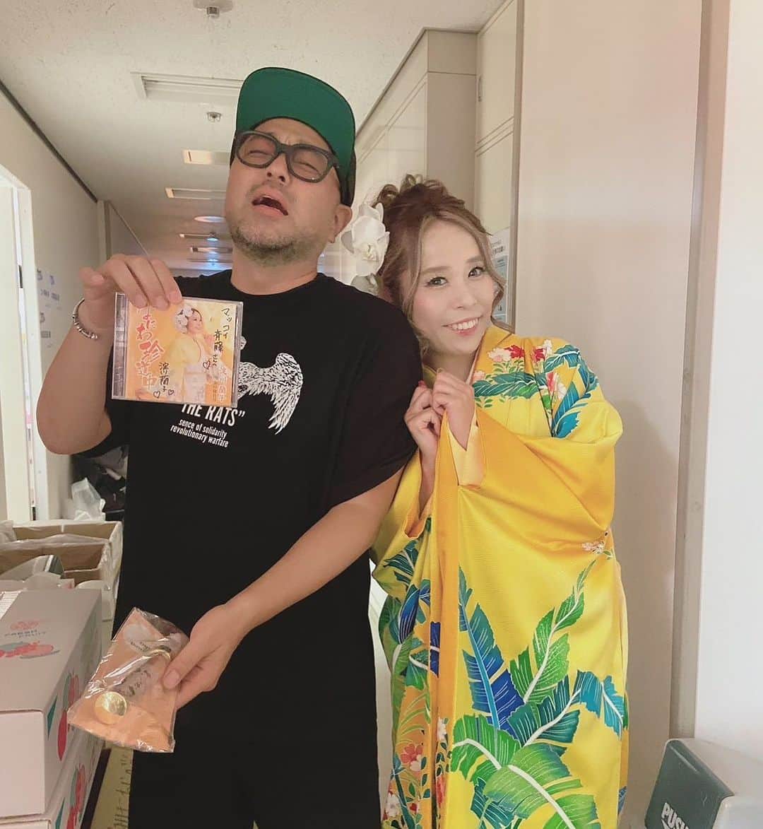 マッコイ斉藤のインスタグラム：「なんだよこの演歌歌手！ その名も「淀川蘭子」やだーもう寝る💤 #なにわ珍道中発売中」