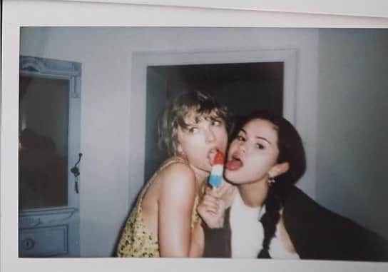 MTVさんのインスタグラム写真 - (MTVInstagram)「It's in the bylaws of the MTV Instagram that if you see a @taylorswift + @selenagomez pic, you MUST repost it.」7月8日 2時53分 - mtv
