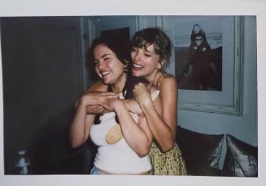 MTVさんのインスタグラム写真 - (MTVInstagram)「It's in the bylaws of the MTV Instagram that if you see a @taylorswift + @selenagomez pic, you MUST repost it.」7月8日 2時53分 - mtv