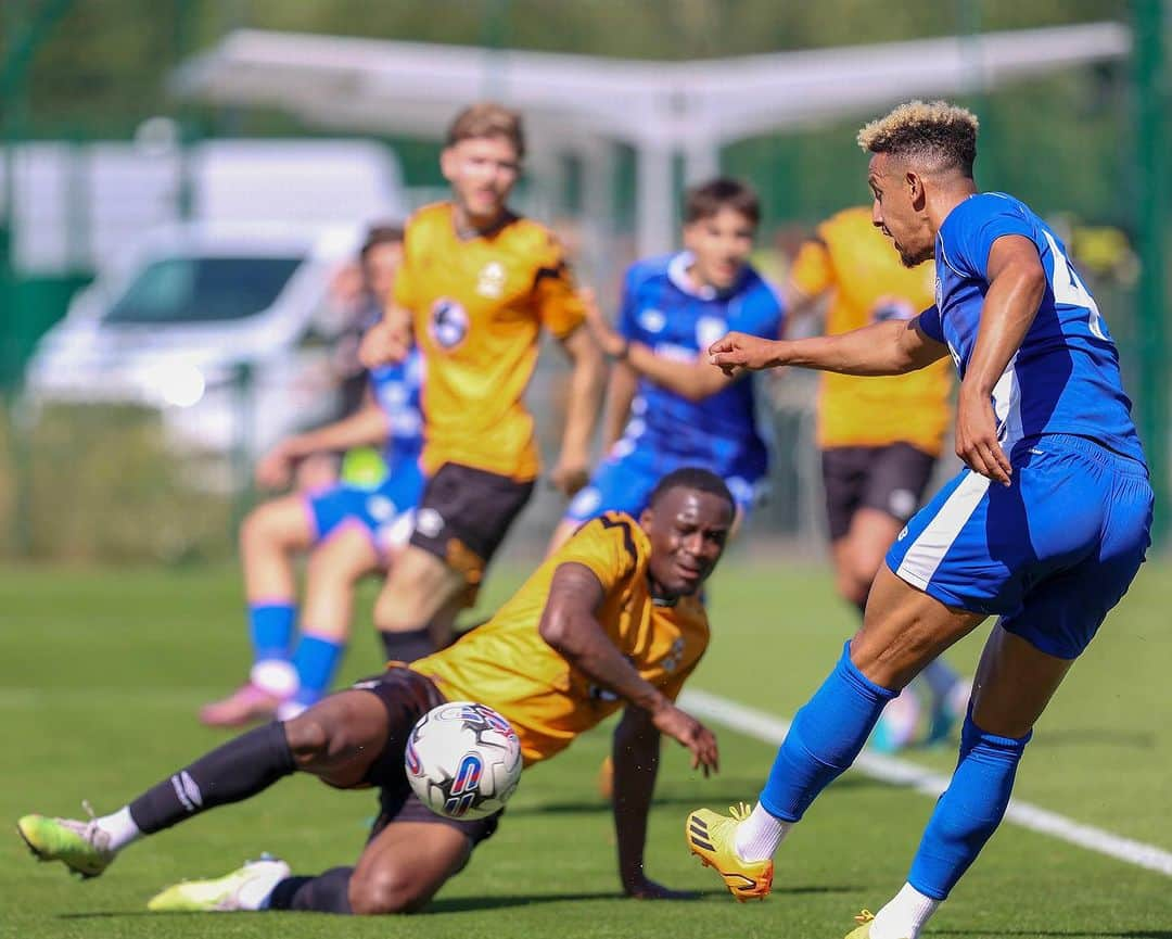 カラム・ロビンソンのインスタグラム：「More minutes and another sausage roll, enjoy your weekend ⚽️💙 #CardiffCity #PreSeason」