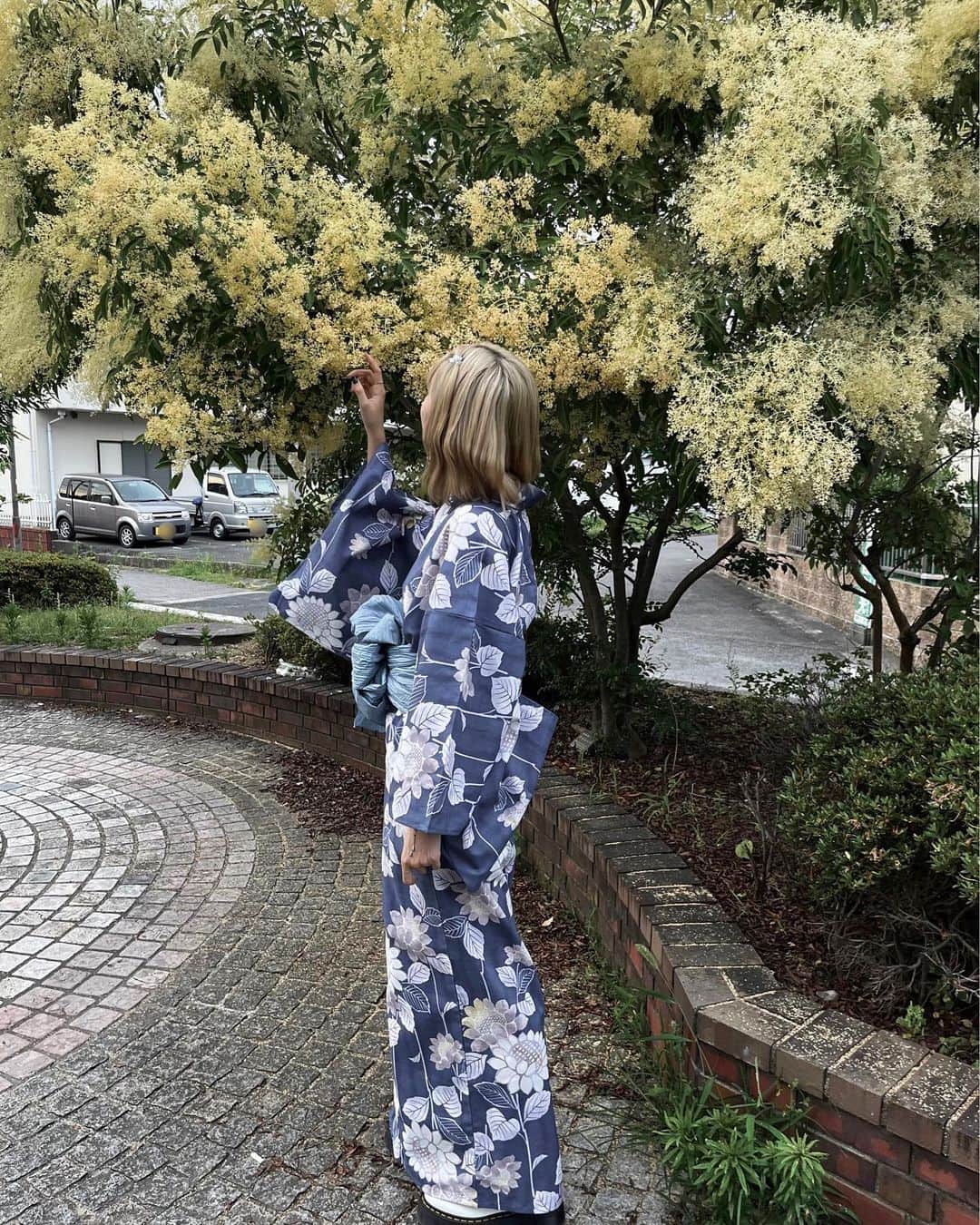 三浦寿莉さんのインスタグラム写真 - (三浦寿莉Instagram)「くすみカラーでちょーかわいいのෆ˚*  この浴衣はイオンさんから提供していただきました🥹💭  #pr #ad #イオンゆかた2023 #イオン浴衣 #ゆかた #浴衣 #yukata #くすみカラー #浴衣ヘア #浴衣メイク」7月7日 19時00分 - juri_miura0919