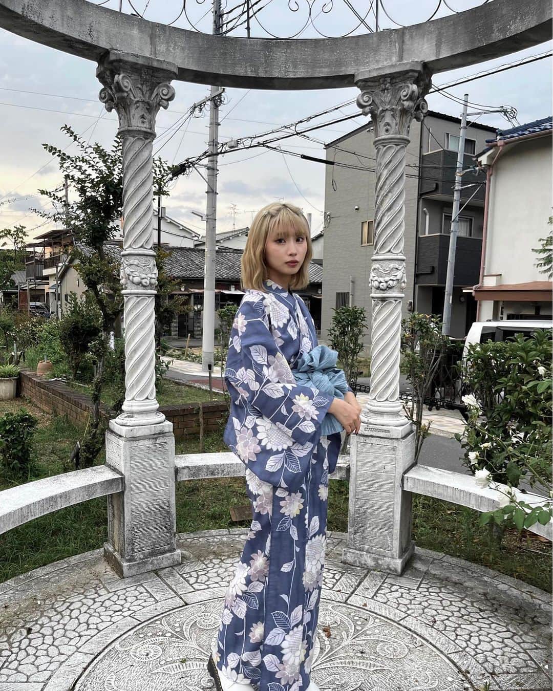 三浦寿莉さんのインスタグラム写真 - (三浦寿莉Instagram)「くすみカラーでちょーかわいいのෆ˚*  この浴衣はイオンさんから提供していただきました🥹💭  #pr #ad #イオンゆかた2023 #イオン浴衣 #ゆかた #浴衣 #yukata #くすみカラー #浴衣ヘア #浴衣メイク」7月7日 19時00分 - juri_miura0919