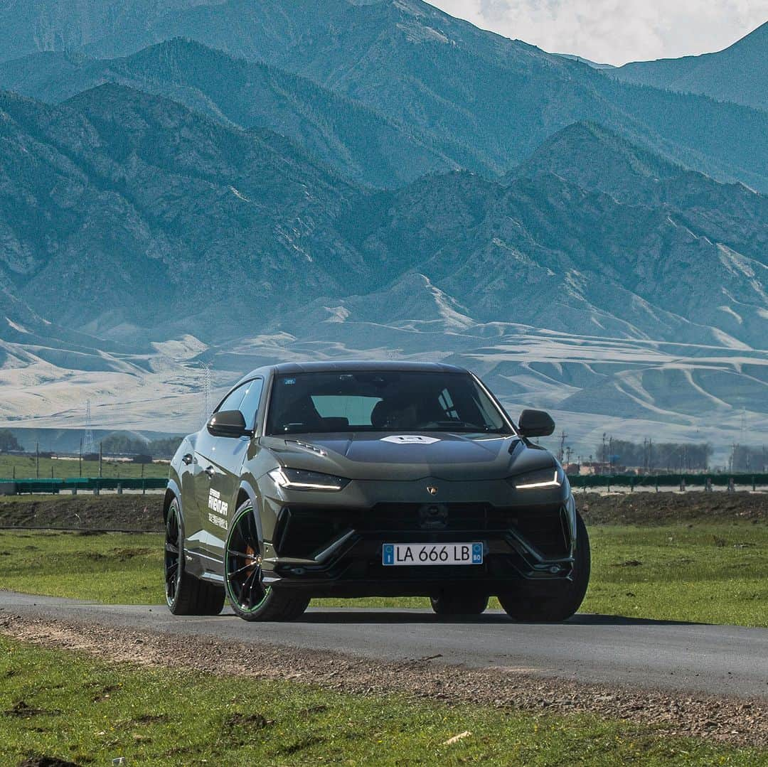 ランボルギーニさんのインスタグラム写真 - (ランボルギーニInstagram)「If adventure calls, we know it’s time to take off. We embarked on our Esperienza Avventura in China, a four-day trip with a fleet of 12 Lamborghini SUV's. Our 'Expedition into the Wild' was an unforgettable journey through the fascinating landscapes of southern Gansu. Places and experiences that will stay in our hearts forever.  #Lamborghini #DrivingHumansBeyond __ Urus Performante: fuel consumption combined: 14,1 l/100km (WLTP); CO2-emissions combined: 320 g/km (WLTP)」7月7日 18時15分 - lamborghini