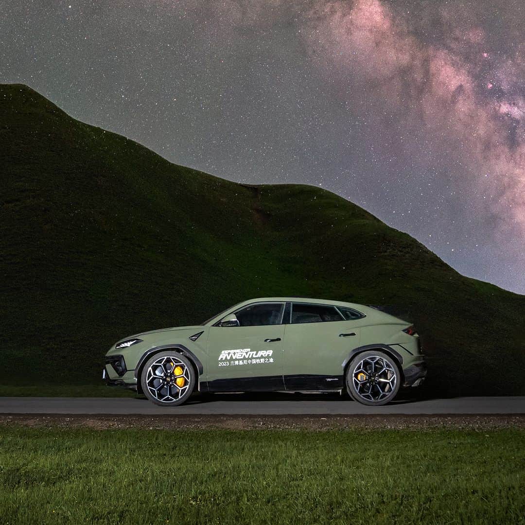 ランボルギーニのインスタグラム：「If adventure calls, we know it’s time to take off. We embarked on our Esperienza Avventura in China, a four-day trip with a fleet of 12 Lamborghini SUV's. Our 'Expedition into the Wild' was an unforgettable journey through the fascinating landscapes of southern Gansu. Places and experiences that will stay in our hearts forever.  #Lamborghini #DrivingHumansBeyond __ Urus Performante: fuel consumption combined: 14,1 l/100km (WLTP); CO2-emissions combined: 320 g/km (WLTP)」