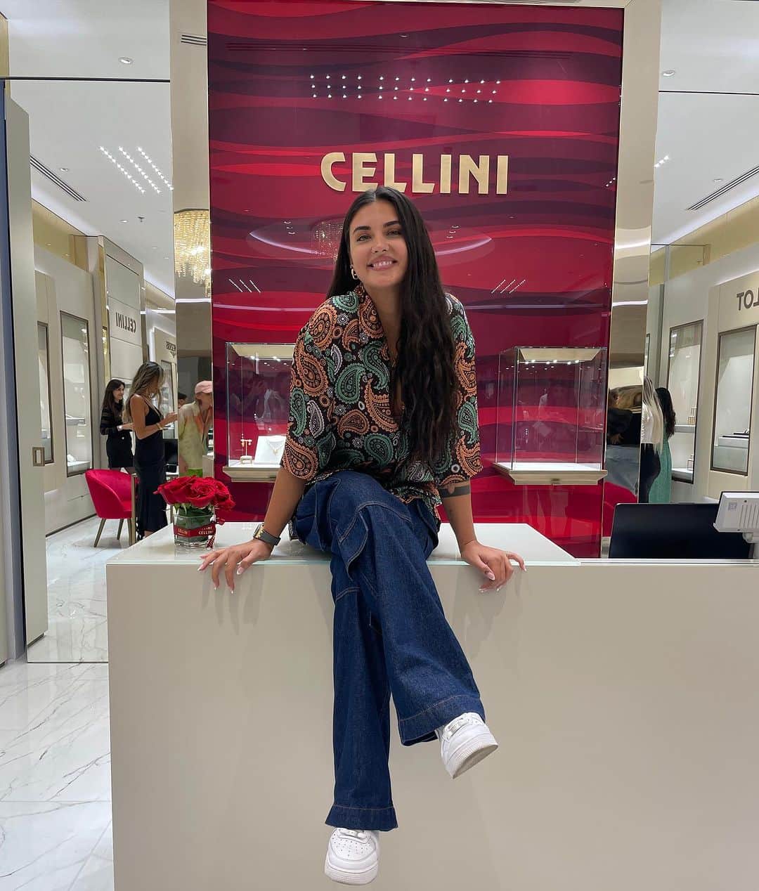 ANTONIAのインスタグラム：「Welcome, @cellini.romania! De astazi, noul concept store Cellini este in Bucuresti Mall! Lasati-va inspirati de cele mai frumoase bijuterii pentru voi, dar si cadouri pentru cei dragi 🛍️  #LifeIsBeautifulToghether #ViataEFrumoasaImpreuna #CelliniRarissimo #CelliniNewConceptStore #Cellini #CelliniExclusive #BucurestiMall」