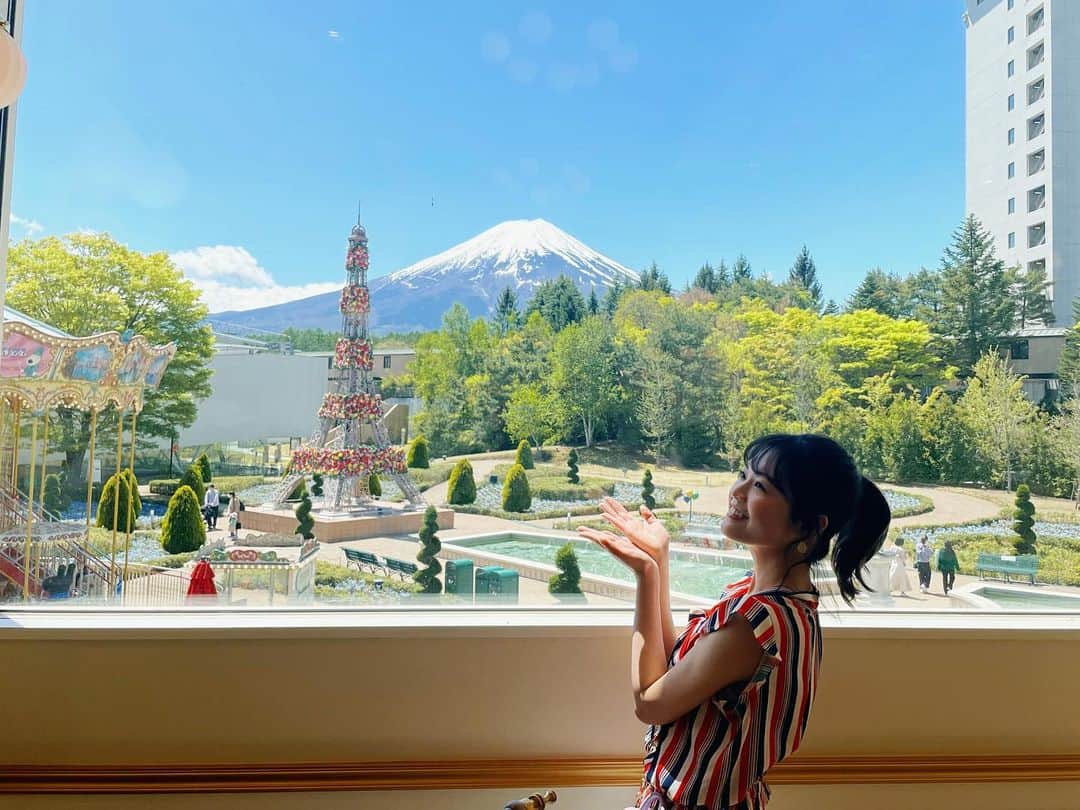 本村碧唯のインスタグラム：「#未来の手前 発売日です たくさんの方に見ていただけますように」