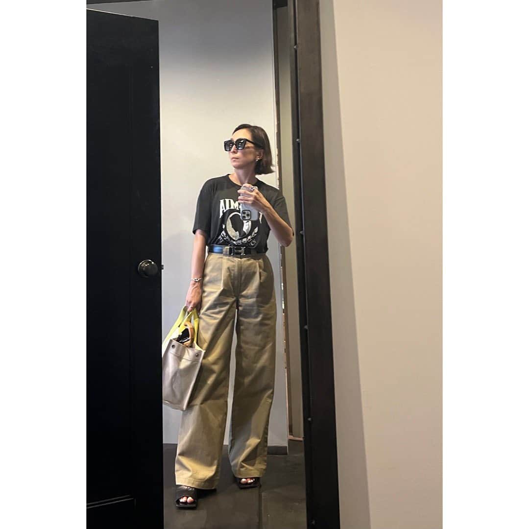 高橋志津奈のインスタグラム：「ヴィンテージな気分の日 . #shizunascoordinate #ヴィンテージ#ロゴT#エルメス#懐かしのHERMES#カジュアルコーデ」