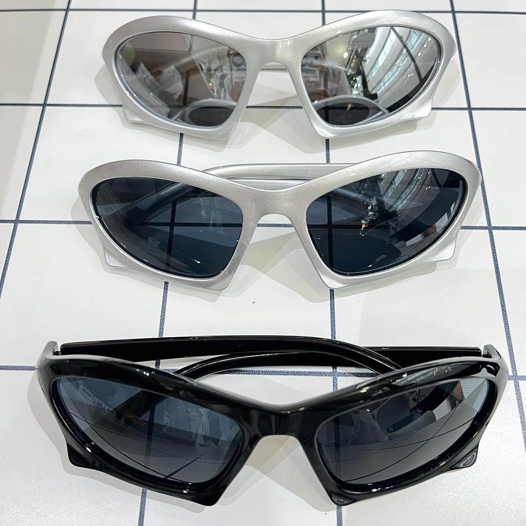 のインスタグラム：「SUNGLASS ¥6300+tax(6930) .  #お問い合わせはお電話で承ります #jammru #osaka  #fashion  #streetstyle  #streetfashion  #vtg  #vintage  #used  #usedclothing  #古着 #古着屋 #ファッション #70s #80s #90s」