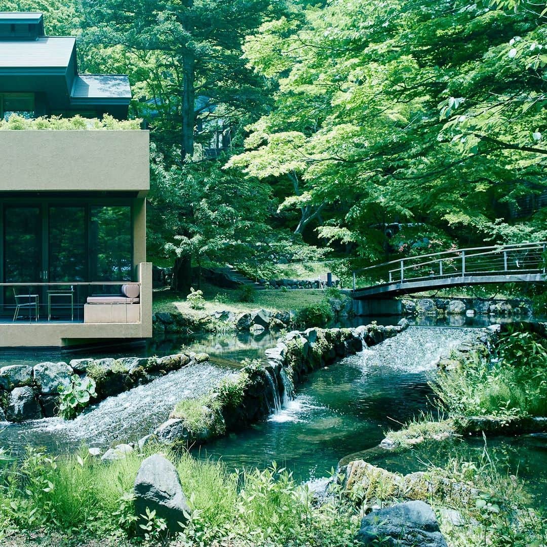 星野リゾートさんのインスタグラム写真 - (星野リゾートInstagram)「【客室紹介】 📍星のや軽井沢 - HOSHINOYA Karuizawa ☑水波の部屋　ダブル  集落の中心を流れる川に面したお部屋。 広いテラスへと続くソファリビングでは、水面を眺めながらお寛ぎいただけます。  #HoshinoResorts #星野リゾート #hoshinoya #星のや #リゾートホテル #ご褒美旅行 #hoshinoyaKaruizawa #星のや軽井沢 #軽井沢 #軽井沢旅行 #軽井沢ホテル #温泉旅行」7月7日 19時00分 - hoshinoresorts.official