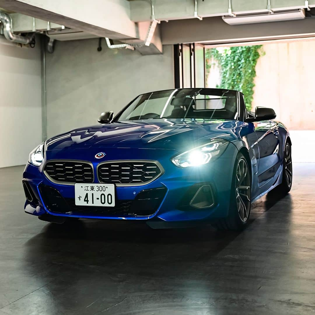 BMW Japanさんのインスタグラム写真 - (BMW JapanInstagram)「THE Z4  オープンカーの心地よい爽快感。  加速しても車体が安定して揺れず、ふわっと空を飛んでいるような気持ちになったと語ったのは、ジーンクエスト代表 #高橋祥子 さん。  スポーツタイプでツーシーターのオープンカー、BMW Z4 M40i（ポルティマオ・ブルー）の魅力とは。  インタビュー記事は @bmwjapan アカウントトップのURLからチェック。  #FREUDEforever #先駆者が見た景色 #BMW #駆けぬける歓び #BMWJapan #THEZ4 #BMWZ4 #BMWZ4M40i #BMWZ4M #オープンカー #スポーツカー」7月7日 19時00分 - bmwjapan