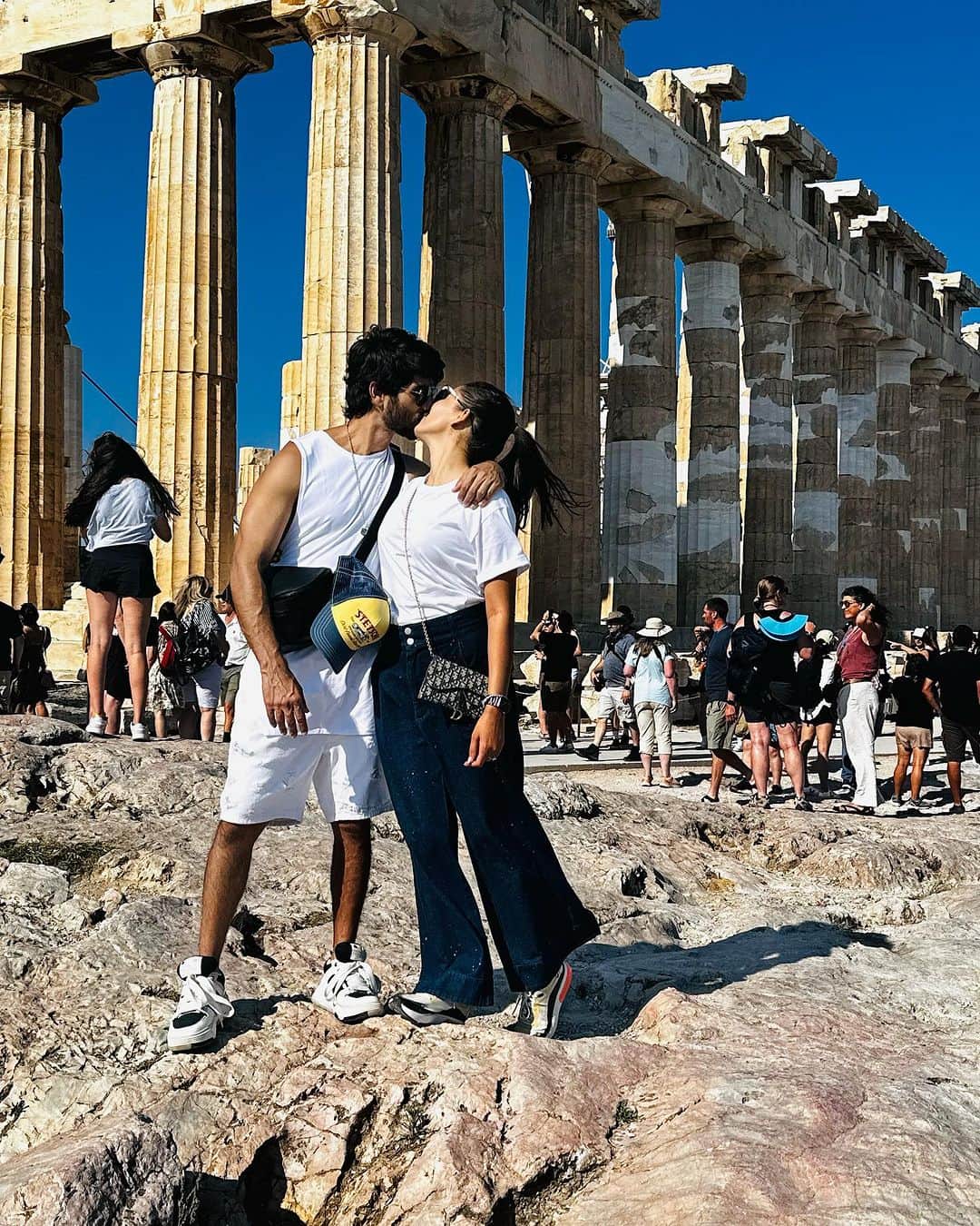 のインスタグラム：「In a sky full of stars …. I gave you my heart … go on and tear me apart … you will only find you in my heart (pl don’t kill me cause I made up my version of your fav song) happy anniversary my wife for life . 🤗❤️」