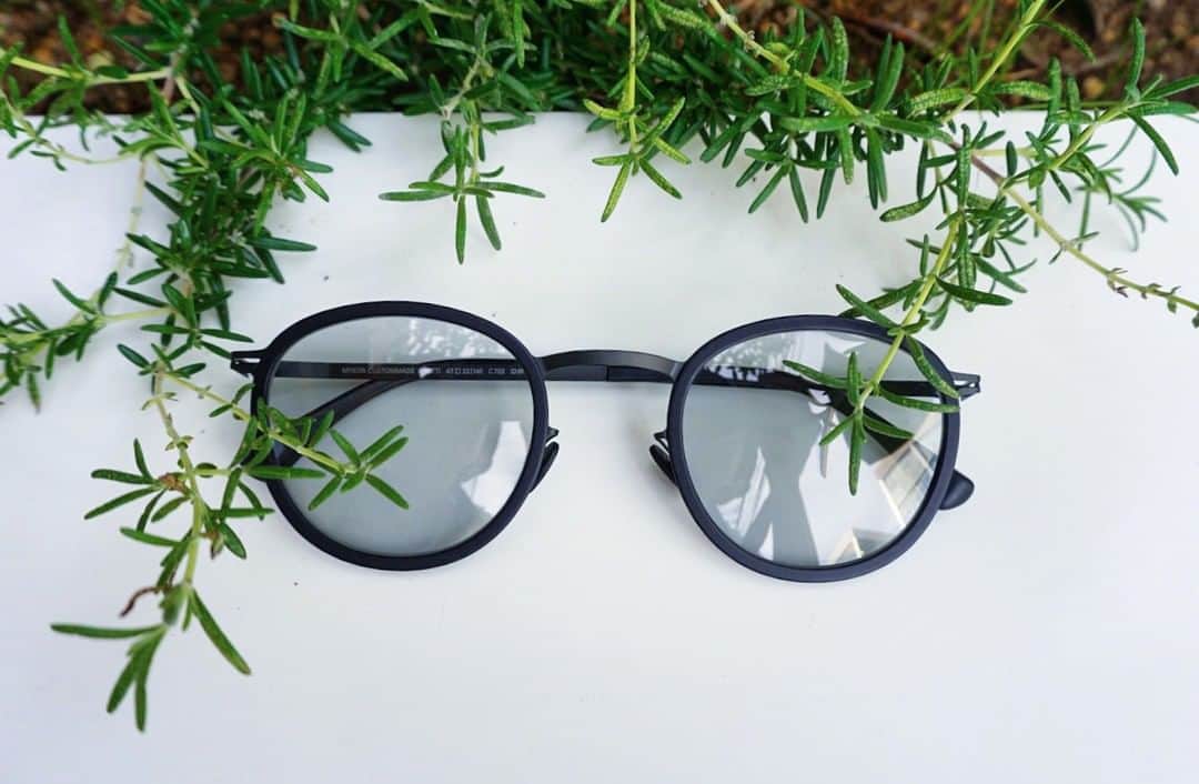 MYKITA SHOP TOKYOのインスタグラム：「【限定生産モデル"ANTTI Matteblack/balck SoftgreySolid"】   いつもご覧いただき誠にありがとうございます。 本日はMYKITA Shop Tokyo、Osaka限定生産モデル"ANTTI Matte Black/Black" をご紹介いたします。   廃番になったANTTIを、別注カラーで復刻いたしました。  飽きのこないシンプルなボストンシェイプに、レンズはMYKITAオリジナルカラーのSoft grey soldを使用、目が透ける濃さなので様々なシーンで着用していただけます。  MYKITA Shop Tokyo、Osaka各25本ずつの入荷となっております。 是非店頭にてお試し下さい。  Limited production model "ANTTI Matteblack/balck SoftgreySolid"   Thank you very much for your continued interest in our products. Today, we would like to introduce the limited edition model "ANTTI Matte Black/Black" for MYKITA Shop Tokyo and Osaka.   ANTTI, which has been discontinued, has been reissued in special order colors.  The simple Boston shape is never boring, and the lenses are MYKITA's original color, soft grey sold, which is dark enough to see through the eyes, so it can be worn in a variety of situations.  MYKITA Shop Tokyo and Osaka each have 25 pairs in stock. Please try them at our stores.  _____  #mykita  #mykitasunglasses  #sunglases  #sunglasesfashion  #マイキータ  #サングラス」