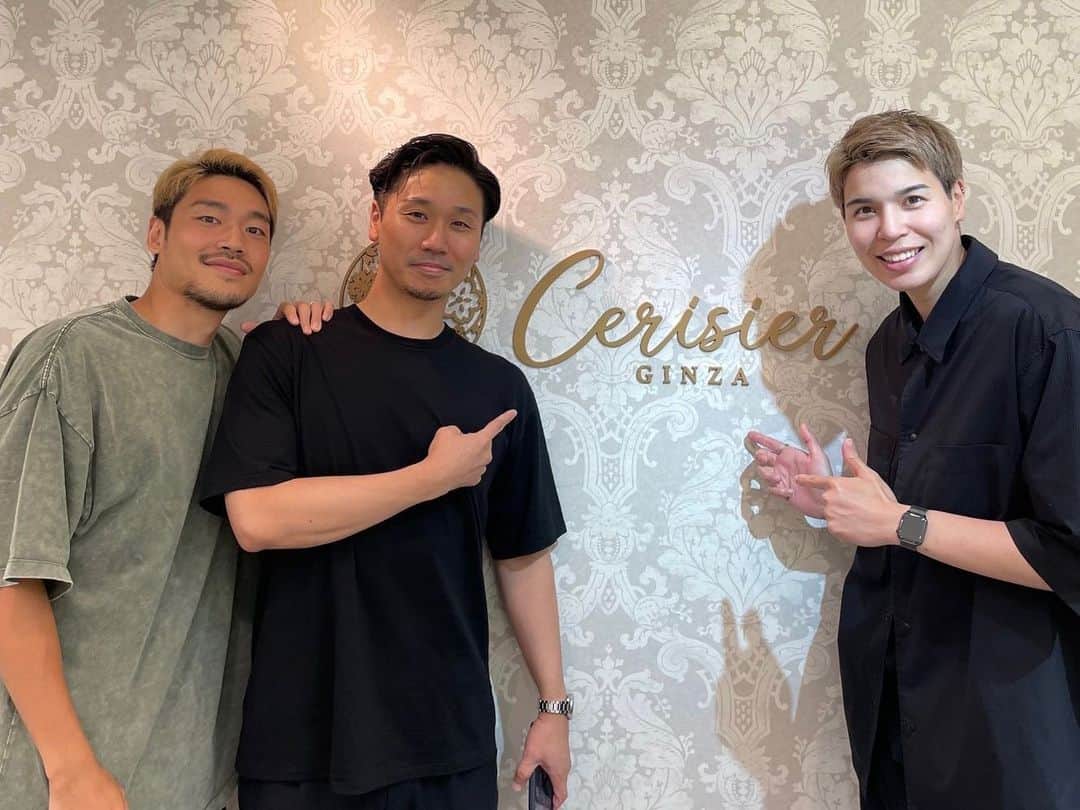 渡嘉敷来夢のインスタグラム：「🌹  先日、智也さんが紹介してくれたスリジエ銀座に行ってきました！  昆ちゃんコンディションを整えてくれてありがとうございます！！最高〜✨次にやってもらうメニューはもう決めてます😏笑  出逢いに感謝🥺✨ またお願いします！！  #さくらメディカル株式会社 #スリジエ銀座 #鍼灸師」