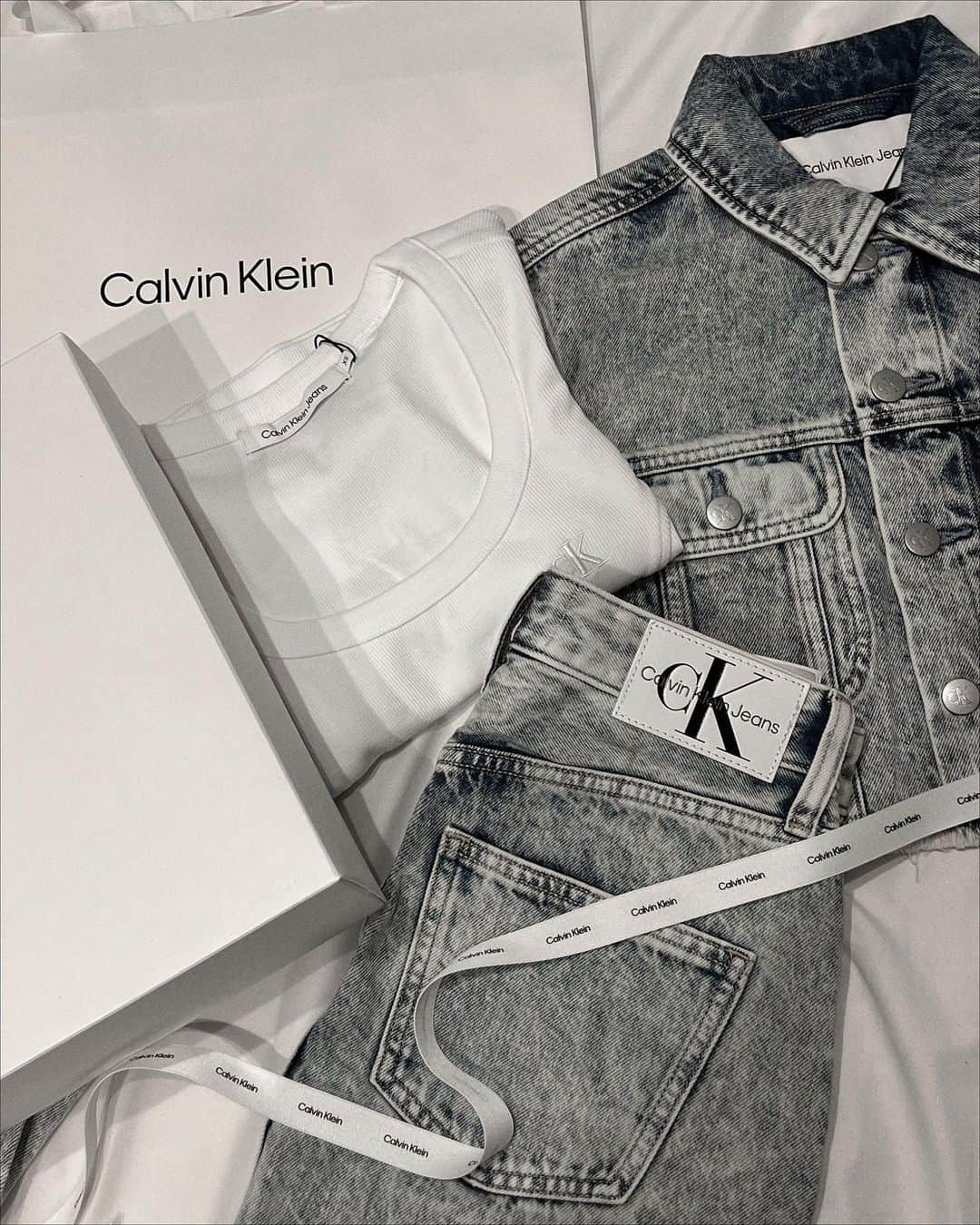 HARUYOさんのインスタグラム写真 - (HARUYOInstagram)「. 🥰🙏🏼🩶 @calvinklein  #mycalvins#calvinklein#kalvinkleinjeans#カルバンクライン#カルバンクラインジーンズ#マイカルバン#海外ファッション#海外コーデ#海外スタイル#デニム#デニムコーデ」7月7日 19時14分 - h_trip