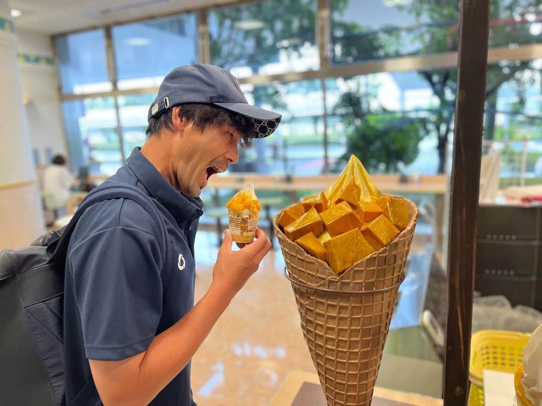 松井大輔のインスタグラム：「宮崎といえばマンゴー🥭  めっちゃ美味しいカッター  #miyazaki #mango #宮崎 #めっちゃ #美味しかった #最高  マンボ」