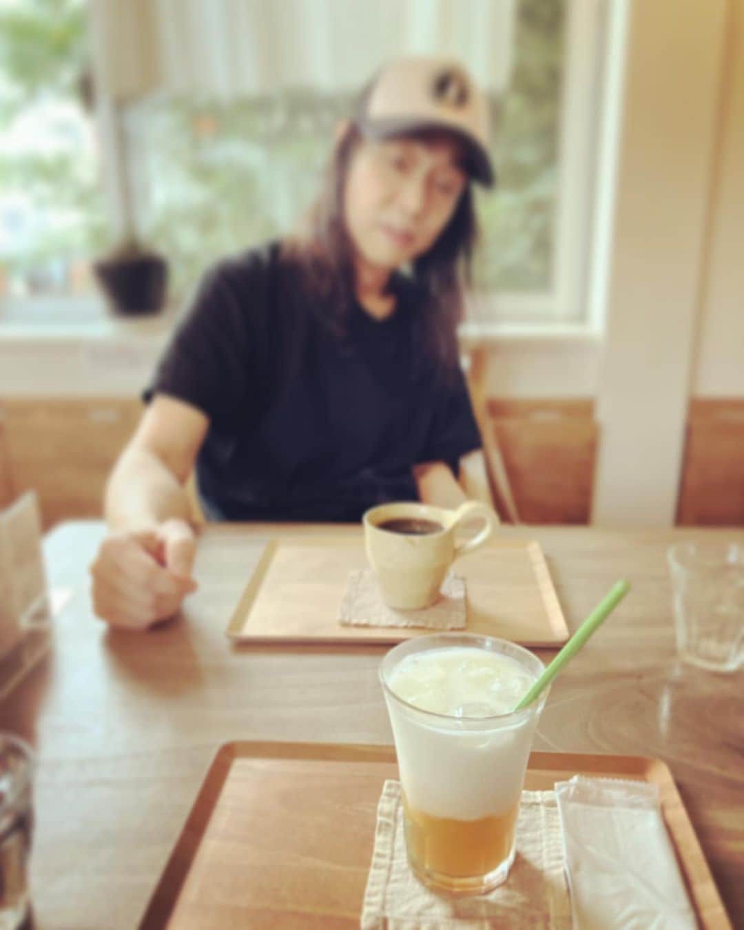 新居昭乃のインスタグラム：「七夕🎋のきょう、彦星位になかなか会えないサカナくんとタビラコのメロンミルク🥛♪」