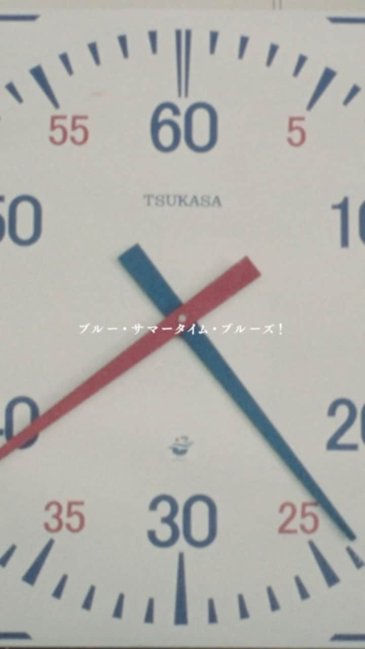 ズーカラデルのインスタグラム：「7月12日21時！ 新曲『ブルー・サマータイム・ブルーズ』のミュージック・ビデオをプレミア公開します！  監督は「ノエル」、「ピノ」等のMVを撮っていただいているKei Murotani氏(@keimurotani )です！ ちなみにツアーでプールにふれていたりしたのはこれの影響でした！！！  20時30分からはMV公開直前 YouTube Talk Liveも行います！  お楽しみにー！」