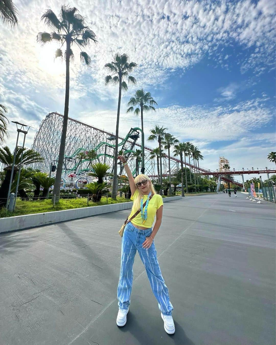 川崎怜奈のインスタグラム：「. ナガスパ初上陸🎢 絶叫系は全部乗れました✌️ . 毎回遠征のとき車から見て いつかは…って思って何年か経って やって来れた！！サイコーだった！！ . 次は富士急目指して気合い入れとこ🎡 . . #ナガシマスパーランド #ナガスパ #遊園地」