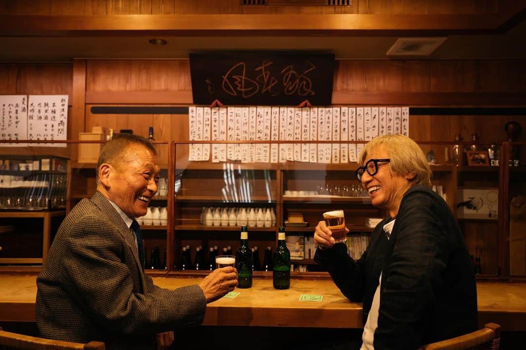 Wakana Babaのインスタグラム：「KIRINtoにてハートランドのボトルをデザインしたレイ吉村さんと、当時キリンの社員でマーケティングを担当したしりあがり寿さんの対談撮影。 レイ吉村さん、瞳が美しくて、なんというか、気さくだが、一目見た瞬間敬意をはらいたくなるような魅力の方だったな...。 #wakanababaworks」