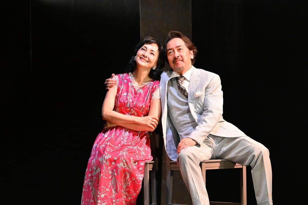 南果歩さんのインスタグラム写真 - (南果歩Instagram)「#これだけはわかってる 7月9日の千秋楽まで、あと3ステージ‼️ 素晴らしい戯曲の世界の中で、毎日生きてます😊 人生に、家族に、愛に想いを馳せる2時間半🍀🍀🍀 是非劇場にお越しくださいね😊  #東京芸術劇場シアターウエスト #舞台 #舞台好きな人と繋がりたい  #演劇 #演劇好きな人と繋がりたい  #栗原英雄 さん #山下リオ さん #市川知宏 さん #入江甚儀 さん #山口まゆ さん #南果歩 #kahominami #미나미카호 #japaneseactor」7月7日 19時27分 - kaho_minami