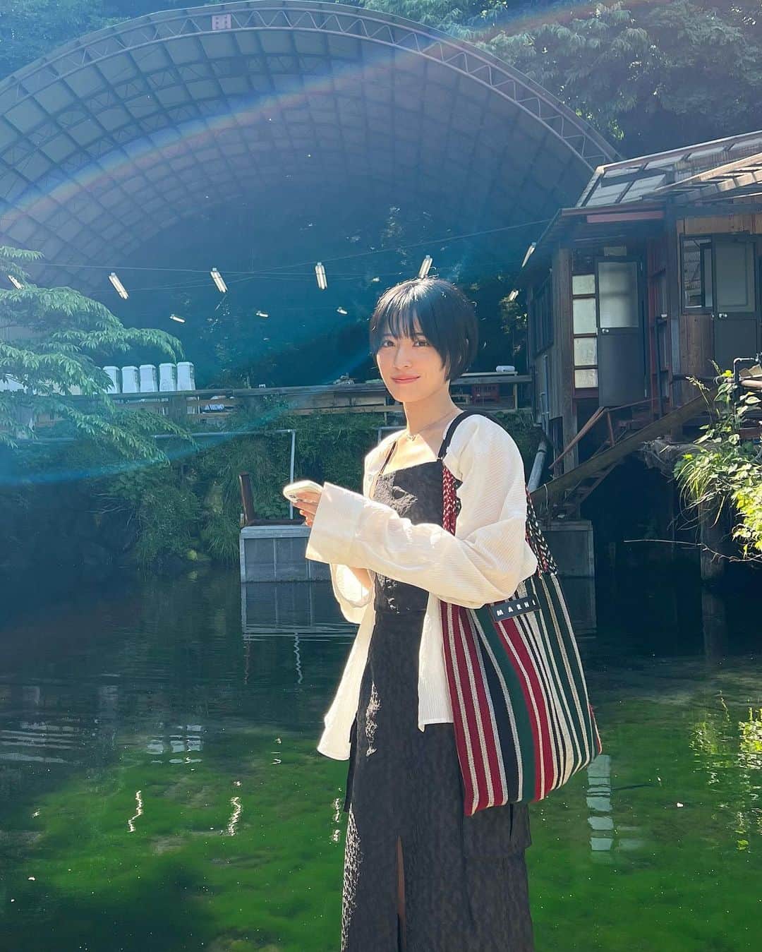 のインスタグラム：「🐈 ・ 1週間終わったね… 報告おわんなくて初30分の残業しちゃった みんなもお疲れ様　しっかり休もうね ・ ・ ・  #社会人 #小旅行 #自然」