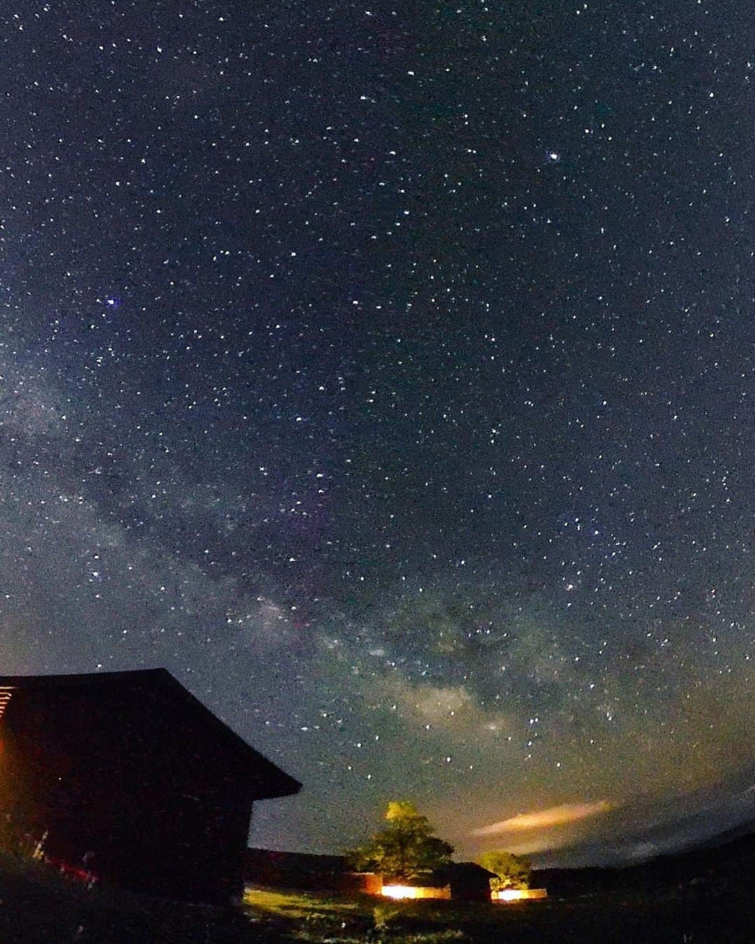 のインスタグラム：「My recent trips have often been cloudy at night, so I haven't had a chance to use THETA. As soon as I arrived at the cottage, it started to rain heavily and I almost gave up, but two hours later the sky was full of stars 🌌 I was able to capture a starry sky unique to a spherical camera. Thank you to the Ricoh Imaging Square staff who taught me the settings❤️ Although there are still points to improve, all the things I can do are shoot photos, think about it, and improve the technique💦  📸: @emifavorite Photo by THETA SC2  ***************** Please add #theta360 to your photos shot with THETA and post them😊 . . . . . #ricohusa #ricoh #ricohimaging #ricohtheta #lifein360 #360camera #360view #camera #cameratips #cameralover #photographylovers #photographer #photooftheday #photographytips #cameragear #photoediting #editingtips #art #360photography」