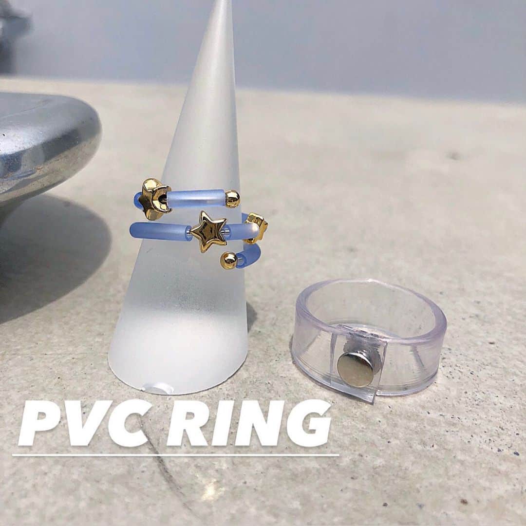 貴和製作所 ラフォーレ原宿店のインスタグラム：「⁡ ・ ✔︎︎︎︎staff accessory💫 ⁡ 新商品のPVCコードを使用したスタッフアクセサリー 第7弾🌟 ⁡ 画像1枚目左はPVCチューブと星のビーズをコイルリングに通して流れ星をイメージしたデザインに💫 ⁡ 右はPVCテープをハトメで止めるのみの シンプルなデザインなので重ね付けや複数のリングと 合わせてつけても可愛い👍🏻✨ ⁡ 是非作ってみてくださいね ご来店お待ちしております💕 ⁡ ⁡ －－－－－－－－－－－－－－－－－－－－ ⁡ 📦1万円以上で送料無料！（代引き対応） 貴和製作所のネット通販にない商品や ラフォーレ店限定商品も店舗通販できますので お気軽にお問い合わせくださいませ◎ ⁡ ▷▷ @kiwa_laforet ラフォーレ原宿店 TEL:03-5775-4050 ⁡ －－－－－－－－－－－－－－－－－－－－ ⁡ @laforet_h @kiwaseisakujo #貴和製作所 #貴和製作所ラフォーレ原宿 #ラフォーレ原宿#LAFORETHARAJUKU  #laforetharajuku#ハンドメイド#handmade#PVC#PVCアクセサリー#リング#ring#指輪star#星#PVCチューブ#PVCテープ#ブルー#blue#クリア#clear」