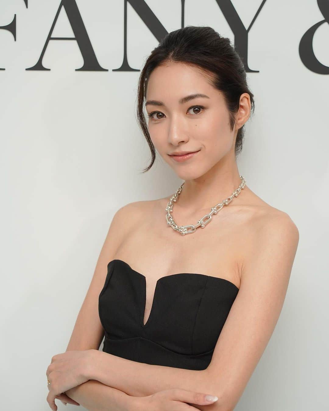 吉田沙世のインスタグラム：「Tiffany Ginza Reopening Party💎  ティファニー銀座本店リニューアルオープンイベントへ。 憧れのTiffany、 ひときわ輝くジュエリーにうっとりしました✨  @tiffanyandco   #Tiffanyandco #TiffanyGinza #TiffanyPartner」