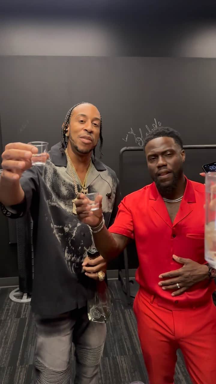 リュダクリスのインスタグラム：「Celebrate Black Excellence 🥃  HAPPY BIRTHDAY My Bro Fo LIFE! @kevinhart4real」