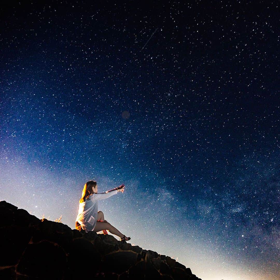 アシアナ航空日本地域公式アカウントさんのインスタグラム写真 - (アシアナ航空日本地域公式アカウントInstagram)「心躍らせる 𝐎𝐙 🛫𝐉𝐄𝐉𝐔  ┈┈┈┈┈┈┈┈┈┈  心躍らせる 𝐎𝐙 🛫𝐉𝐄𝐉𝐔  チェジュビンゴスタート👍🏻  チェジュに詳しい方でさえ 慣れない新しいチェジュ旅行🐬  光で空にペイントをするライトペイント技術で 夜空専門スナップが撮れる「星の空写真館」から 綺麗なチェジュの水で光るマイクロブルーワリー手作りビールまで 今まで知らなかったチェジュを体験してみてください！  気になるチェジュのアクティビティーはありますか？ コメント欄にて教えてください👇🏻  📌@discoverjeju 協力   ┈┈┈┈┈┈┈┈┈┈   ✈️アシアナ航空日本地域公式アカウント 　　　　@asiana.jp_official  ・知っておきたい韓国旅行情報 ・韓国おすすめスポット ・韓国おすすめグルメ など発信していきます！  ぜひフォローしてください🇰🇷  ┈┈┈┈┈┈┈┈┈┈   #アシアナ航空 #韓国旅行 #韓国 #asiana　#韓国旅行記 #韓国旅行計画中 #韓国旅行情報 #韓国旅行🇰🇷 #韓国行きたい "」7月7日 19時42分 - asiana.jp_official