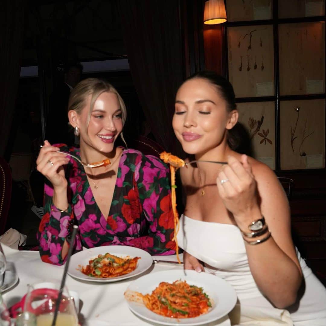 アン・キャサリン・ボメルのインスタグラム：「Tag your Pasta Bestie 🍝 I go first: @mandybork」