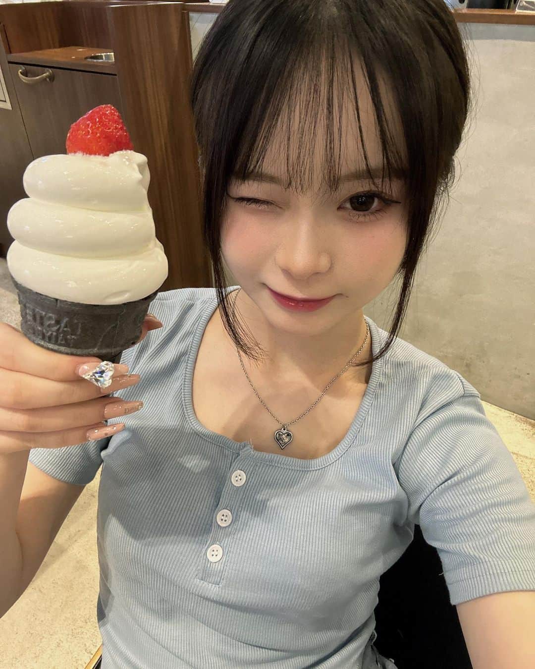 桜さんのインスタグラム写真 - (桜Instagram)「ソフトクリームってどう頑張っても可愛く食べれない」7月7日 19時47分 - sakura_0808_