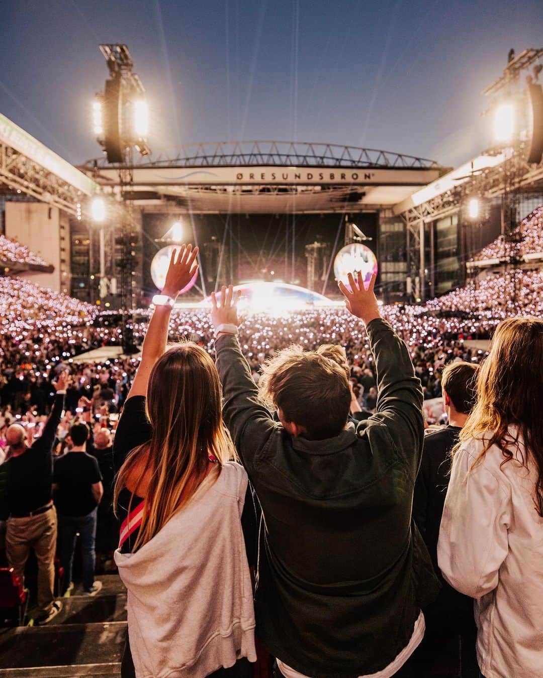 Coldplayのインスタグラム：「Show #99, Copenhagen, Denmark  📷 @annaleemedia  #ColdplayCopenhagen #Coldplay #MusicOfTheSpheresWorldTour」