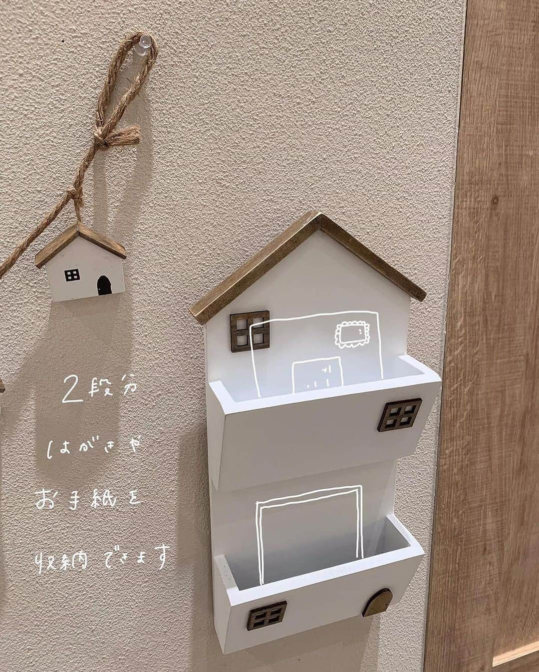 ピュアラモ@オフィシャルさんのインスタグラム写真 - (ピュアラモ@オフィシャルInstagram)「salut!の空間がかわいくなる、おうちでウォールアート♡ ⁡ ⦿ おうちはがき収納ラック ¥1,650yen ⦿ おうちメモクリップガーランド ¥1,100yen ⁡ ⁡photoby. @salut_expo.akari  ⁡ ⁡ ⁡ #salut! #サリュ #まいにちインテリア #おうちシリーズ #おうち雑貨 #おうちインテリア #おうち型 #家型 #おうち #お家 #ガーランド #はがき #ポストカード #ポストカードコレクション #purelamo」7月7日 20時02分 - purelamo_official