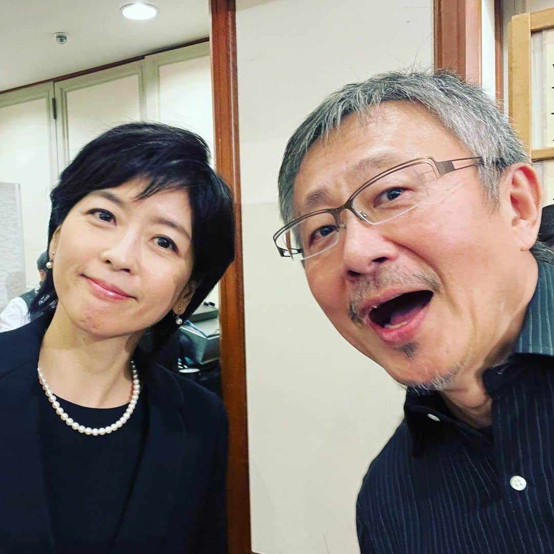 松尾貴史さんのインスタグラム写真 - (松尾貴史Instagram)「「桜の園」稽古場で出番終わりで飛び出させてもらって、如水会館で催された崔洋一監督のお別れ会へ。  お別れの会ではあれど、温かい拍手に包まれる素敵な集まりでした。  名司会は中山忍さん。  #崔洋一 #崔洋一監督 #文藝春秋 #文藝春秋総局長 #新谷学 #大沢在昌 #濱田マリ #遠藤憲一 #椎名桔平 #福山哲郎 #中山忍 #如水会館 #日本映画監督協会」7月7日 19時57分 - kitsch.matsuo