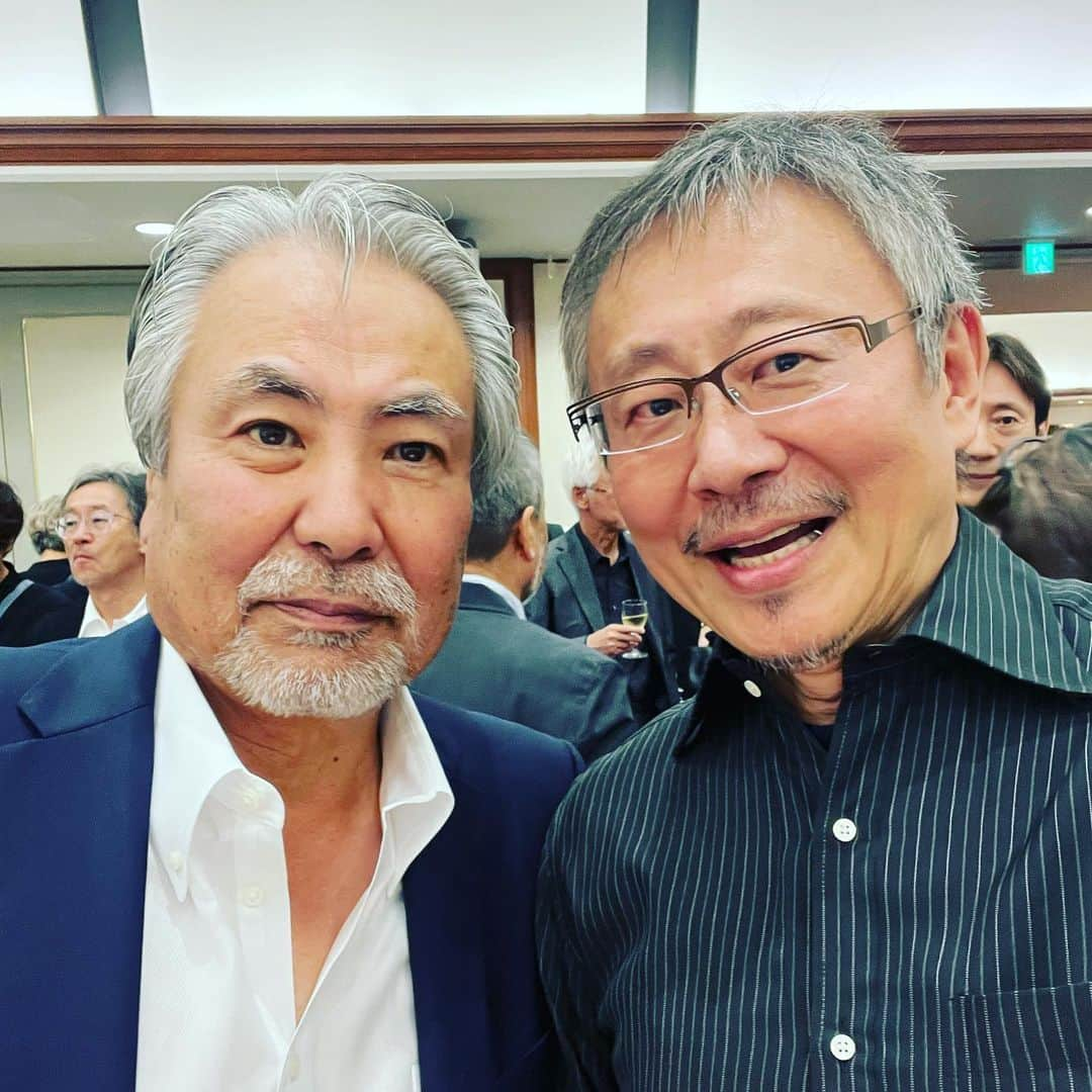 松尾貴史さんのインスタグラム写真 - (松尾貴史Instagram)「「桜の園」稽古場で出番終わりで飛び出させてもらって、如水会館で催された崔洋一監督のお別れ会へ。  お別れの会ではあれど、温かい拍手に包まれる素敵な集まりでした。  名司会は中山忍さん。  #崔洋一 #崔洋一監督 #文藝春秋 #文藝春秋総局長 #新谷学 #大沢在昌 #濱田マリ #遠藤憲一 #椎名桔平 #福山哲郎 #中山忍 #如水会館 #日本映画監督協会」7月7日 19時57分 - kitsch.matsuo