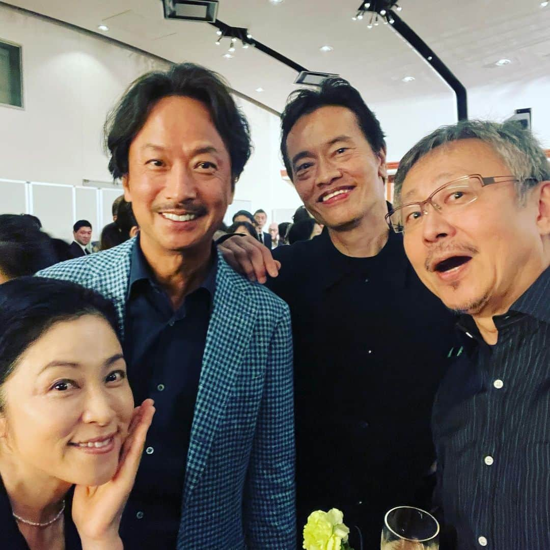 松尾貴史さんのインスタグラム写真 - (松尾貴史Instagram)「「桜の園」稽古場で出番終わりで飛び出させてもらって、如水会館で催された崔洋一監督のお別れ会へ。  お別れの会ではあれど、温かい拍手に包まれる素敵な集まりでした。  名司会は中山忍さん。  #崔洋一 #崔洋一監督 #文藝春秋 #文藝春秋総局長 #新谷学 #大沢在昌 #濱田マリ #遠藤憲一 #椎名桔平 #福山哲郎 #中山忍 #如水会館 #日本映画監督協会」7月7日 19時57分 - kitsch.matsuo