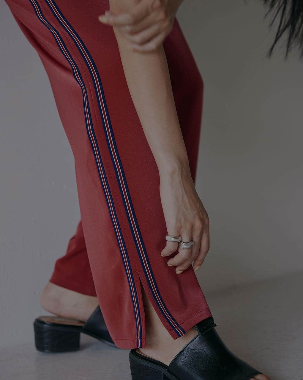 Ameri vintageさんのインスタグラム写真 - (Ameri vintageInstagram)「7.11(Tue)12:00  will be released. SIDE LINE FLARE PANTS #ameri #amerivintage #shopping #fashion  #japan #knit #tops #dress #skirt #shirt」7月7日 20時00分 - amerivintage