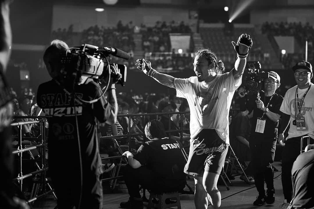 RIZIN FF OFFICIALのグルメインスタ