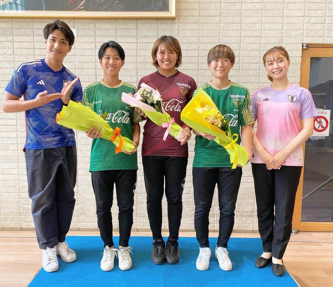 山本紘之さんのインスタグラム写真 - (山本紘之Instagram)「. W杯なでしこジャパンに選出された日テレ東京ヴェルディベレーザの3選手を取材しました！ ベレーザを背負って、日の丸を背負って戦う植木理子選手、田中桃子選手、藤野あおば選手です！  14日(金)W杯前ラストマッチ、パナマ戦では実況を務めます。 小髙アナは副音声の進行です！ 頑張ります✊  #なでしこジャパン #日テレ東京ヴェルディベレーザ #植木理子 #田中桃子 #藤野あおば #日本テレビアナウンサー  #小髙茉緒」7月7日 20時08分 - yamamoto_hiroyuki.ntv