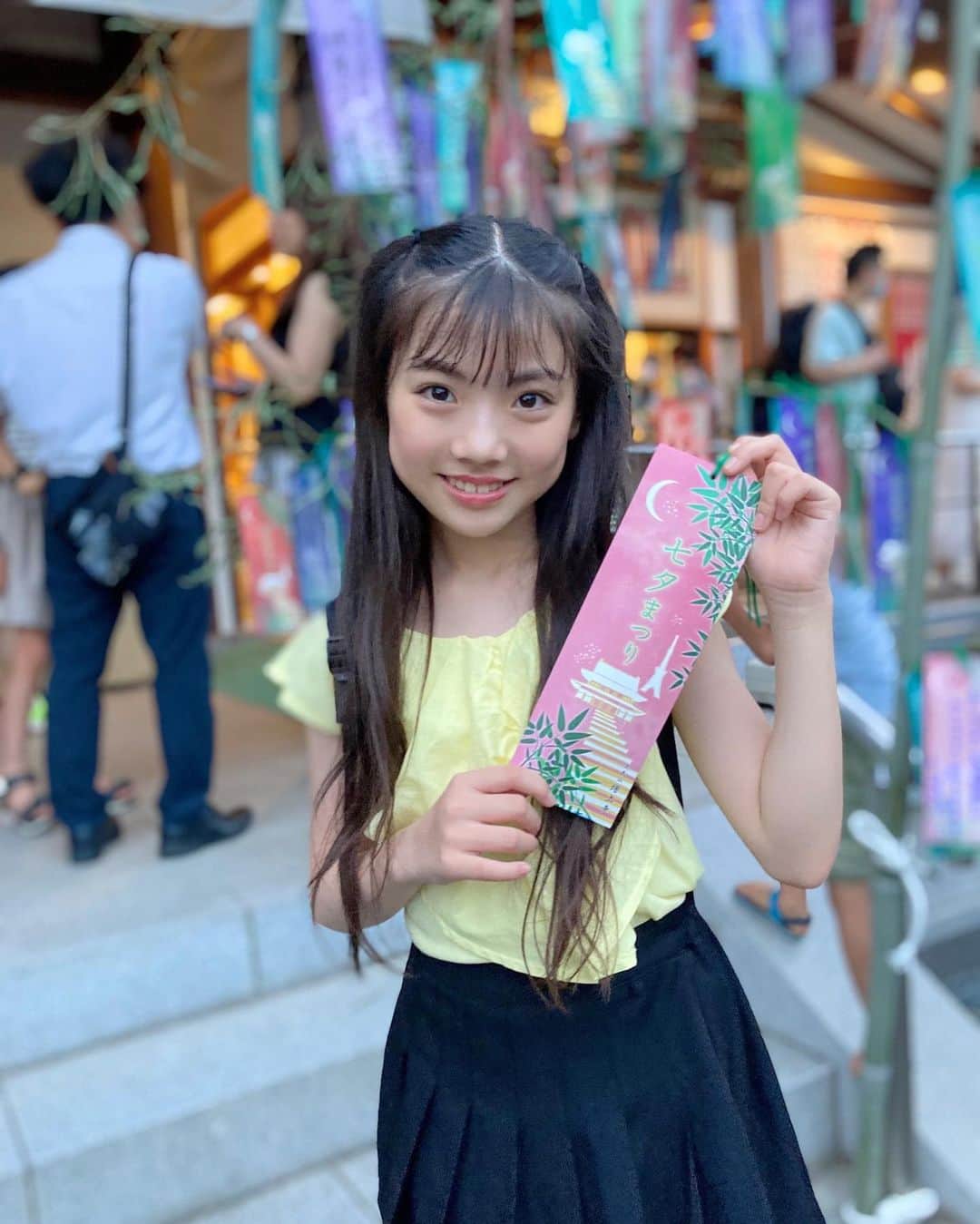のインスタグラム：「•*¨*•.¸¸☆  七夕‪🎋‬彡 短冊書いたよ♡♡  叶いますように❤️  #七夕 #小学生女子#女の子コーデ#kidsfashion」